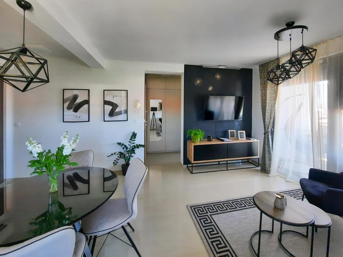 Enjoy Pula - New Apt With Terrace And Free Parking Garage Extérieur photo