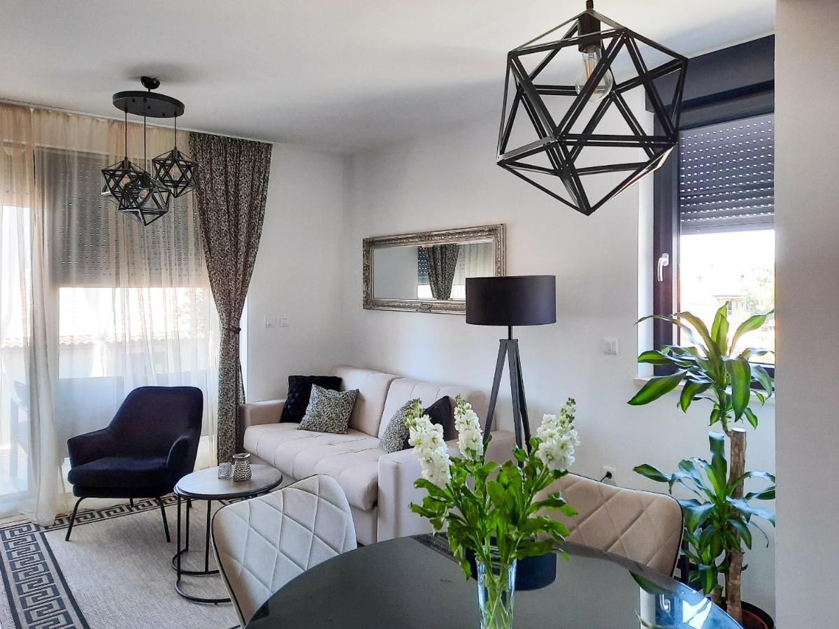 Enjoy Pula - New Apt With Terrace And Free Parking Garage Extérieur photo